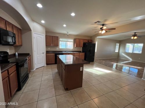 10210 Raymond St, Tolleson AZ  85353-4117 exterior