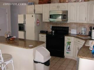 1875 Noyac Path, Pine Neck NY  11963-2219 exterior