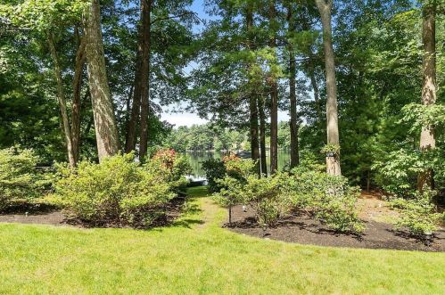 33 Woodmeadow Dr, Salem, NH 03079-2337