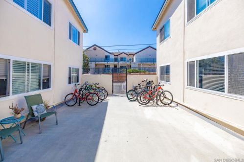 2045 Oliver Ave, San Diego CA 92109-5549 exterior