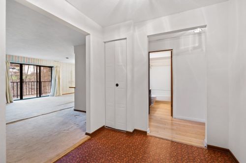 7248 Beacon Hill Dr, Pittsburgh, PA 15221-2556