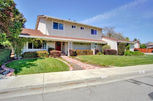 695 La Crosse Dr, Morgan Hill, CA 95037-5339