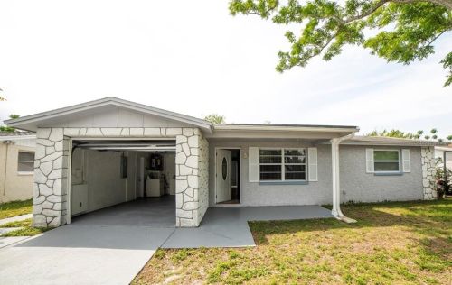 7124 Mayfield Dr, Port Richey, FL 34668-3880