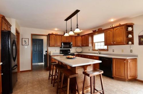 4438 Bachman Dr, Schnecksville PA  18078-2246 exterior