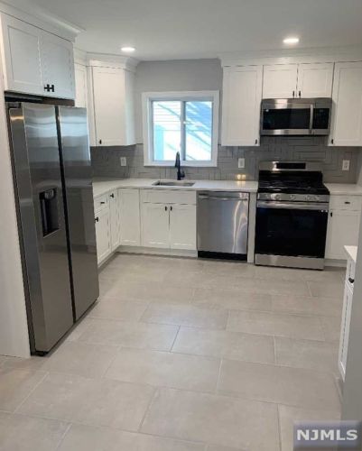 229 10th St, Wood-Ridge, NJ 07075-1125