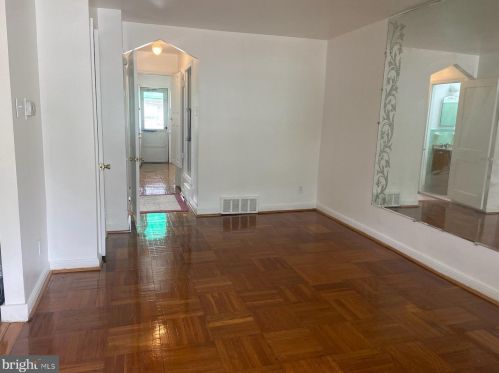 5325 Jackson St, Philadelphia, PA 19124-1526
