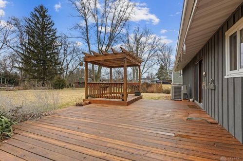 338 Crestway Rd, Englewood OH  45315-9702 exterior