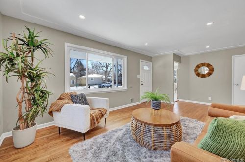 4369 Logan St, Englewood CO  80113-5820 exterior