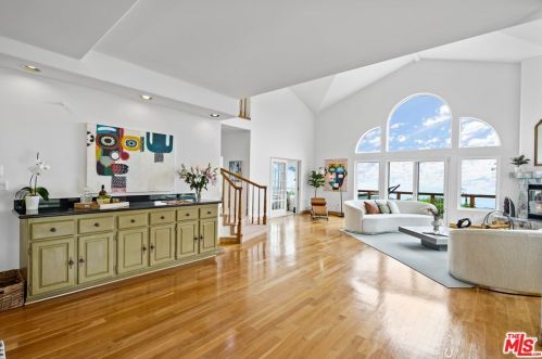 21630 Saddle Peak Rd, Topanga CA  90290-3414 exterior