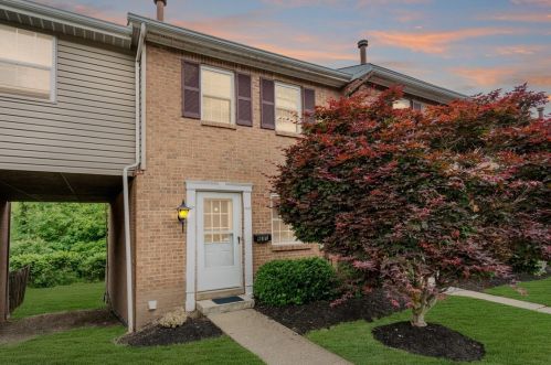 631 Newton Sq, Moon Twp, PA 15108-1050