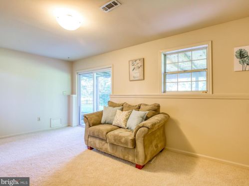 27 Cloverdale Pl, Charles Town WV  25414-4033 exterior