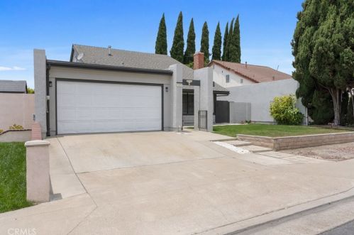 1333 Amberwick Ln, Anaheim, CA 92804-5425