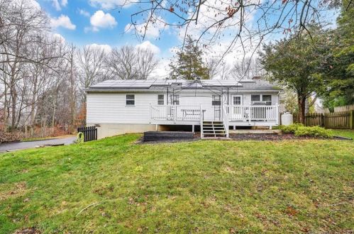 37 Victoria Dr, Colchester CT  06415-2319 exterior