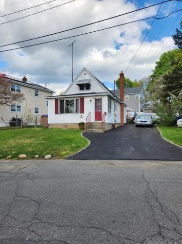 28 Lansing St, Bridgeport, CT 06606-2910