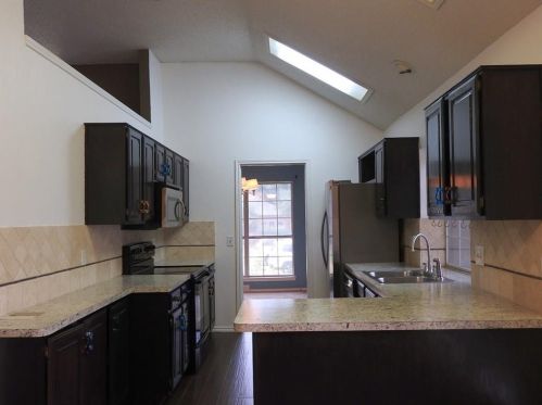 611 Stonefield Ln, Cedar Hill TX  75104-4215 exterior