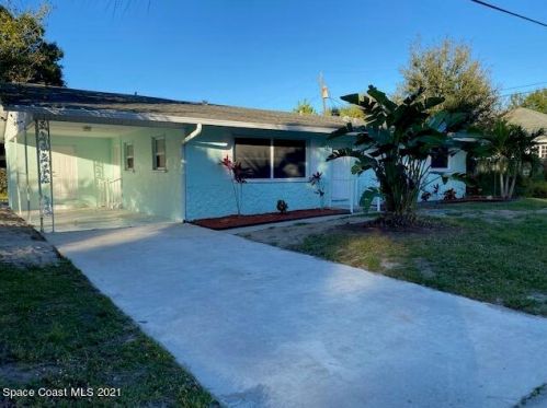 5926 57th St, Vero Beach, FL 32967-6003