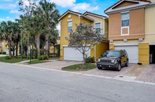 818 Pipers Cay Dr, West Palm Beach, FL 33415-4011