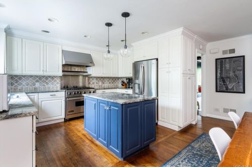 978 Highland Ave, New Rochelle, NY 10803-2910