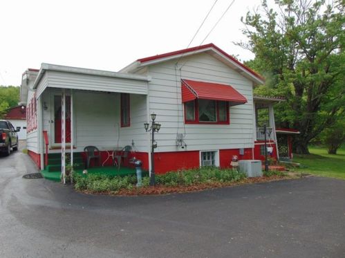 652 Breakneck Rd, South Connellsville, PA 15425-6338