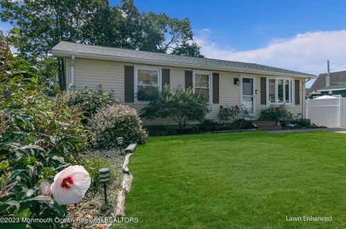 11 Spark Dr, Bricktown, NJ 08723-7424