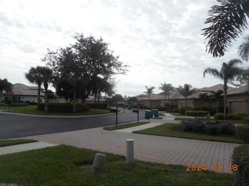 7437 Moorgate Point Way, Naples FL  34113-5103 exterior