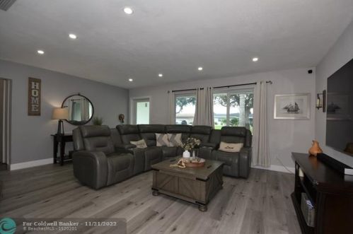 8421 17 Ct, Hollywood FL 33028 exterior