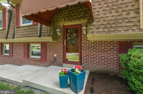 303 Devon Dr, Lancaster, PA 17603-4609