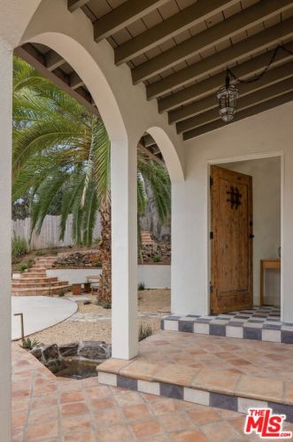 328 Poquito Ln, Topanga CA  90290-3547 exterior