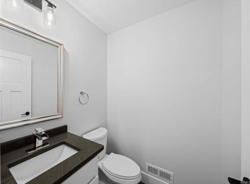 1108 Beacon Dr, Mishawaka IN  46544-6288 exterior