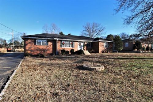 215 Oak Hill Dr, Lebanon, TN 37087-2639