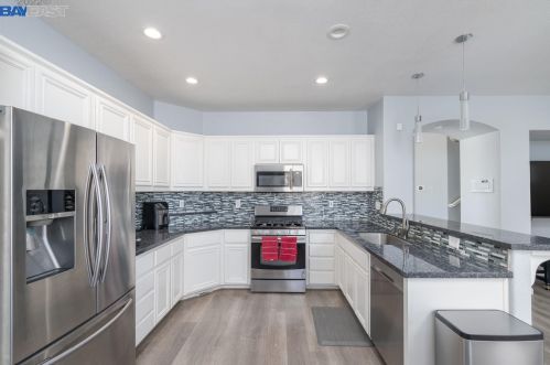 119 Legacy St, Manteca, CA 95337-8995