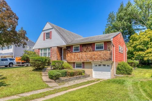 5 Ann Ct, San Remo, NY 11754-2001