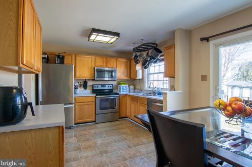 87 Violette Dr, New Castle DE  19720-8607 exterior