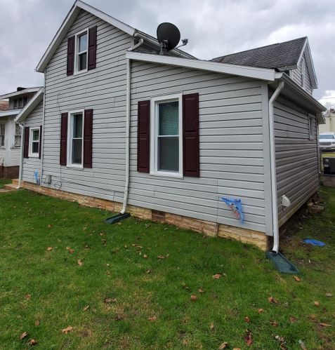 515 Brown St, New Lexington, OH 43764-1105