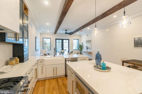 1108 3rd St, Philadelphia PA  19147-0053 exterior