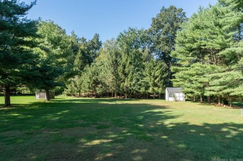 19 Fairlawn Dr, Wallingford CT 06492-2588 exterior