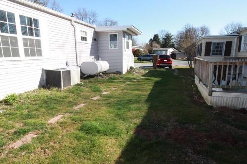 1032 Cherry Tree Xing, Breinigsville PA  18031-1608 exterior