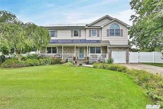 23 Bataan Dr, Holbrook, NY 11741-5915
