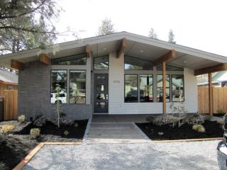 1415 Elgin Ave, Bend OR  97701-3031 exterior