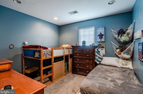 155 Fawn Dr, Gilbertsville PA  19525-8103 exterior