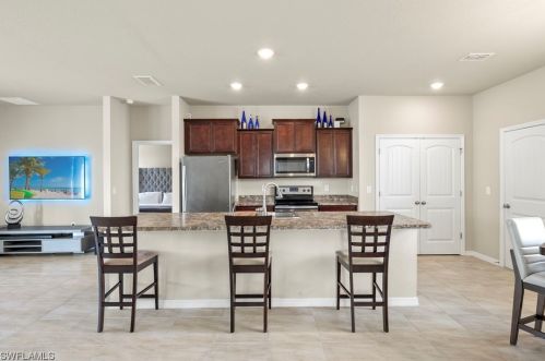 1335 34th St, Cape Coral, FL 33904-4232