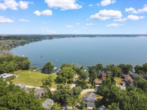 11618 Maple Beach Dr, Edgerton WI  53534-9078 exterior
