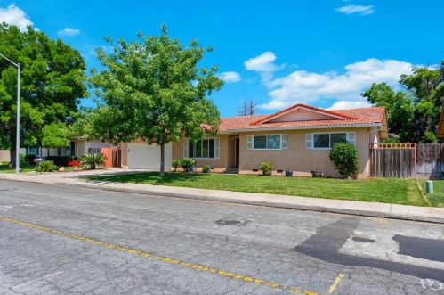 661 Hillsdale Dr, Turlock CA  95382-0515 exterior
