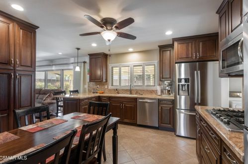 2237 Jonesboro Ave, Simi Valley CA  93063-3825 exterior