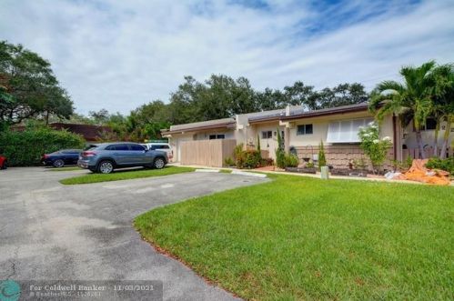 2426 37th Ave, Hollywood FL  33021-3605 exterior