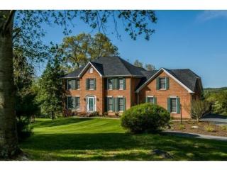 488 Woodway Dr, Blountville, TN 37617-5558