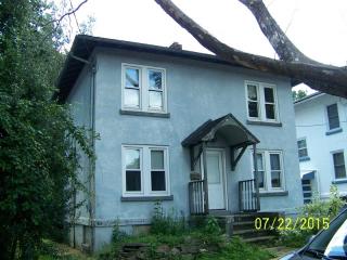 900 Hillside Rd, Delaware Park, NJ 08865-2717