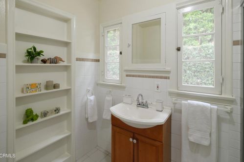 1765 Homewood Dr, Altadena CA  91001-2750 exterior