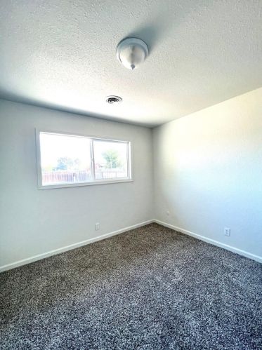 7076 Barbera Ave, Winton CA  95388-9302 exterior