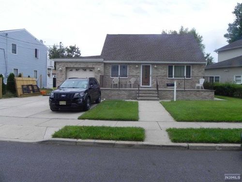 61 Edstan Dr, Moonachie, NJ 07074-1238